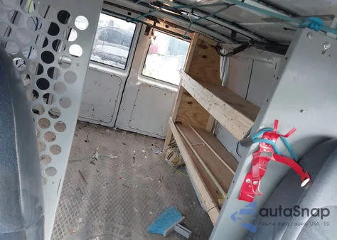 2002 Chevrolet Astro z USA, uszkodzony, nr VIN 1GCDM19XX2B132461